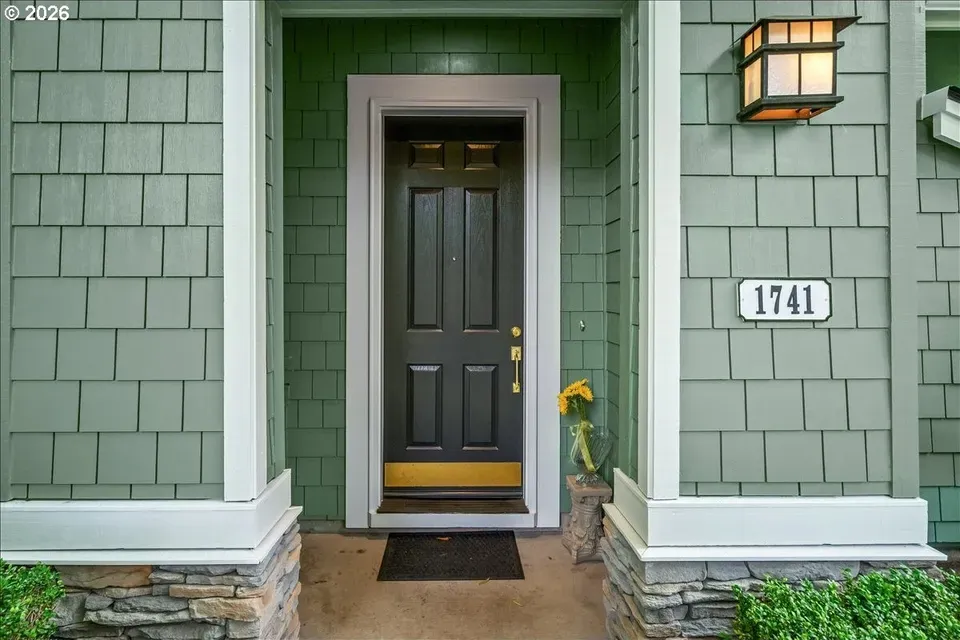 2 Bed 2 Bath Established Multi-Level Townhouse in Hillsboro, OR - 4