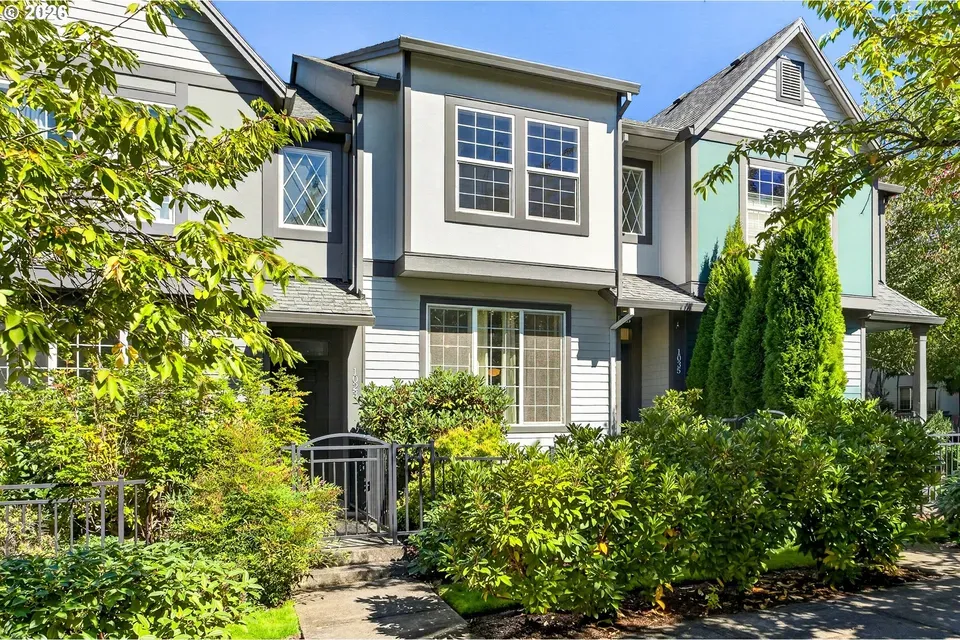 2 Bed 2 Bath Established Multi-Level Townhouse in Hillsboro, OR - 1