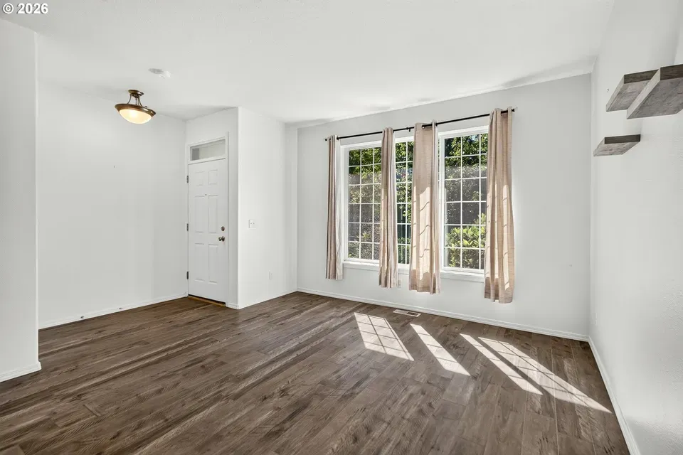 2 Bed 2 Bath Established Multi-Level Townhouse in Hillsboro, OR - 4