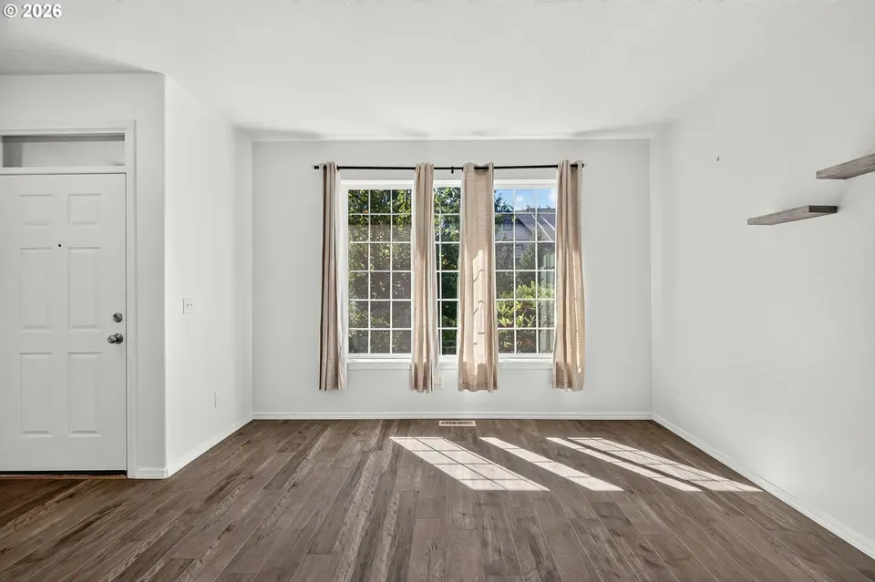 2 Bed 2 Bath Established Multi-Level Townhouse in Hillsboro, OR - 5