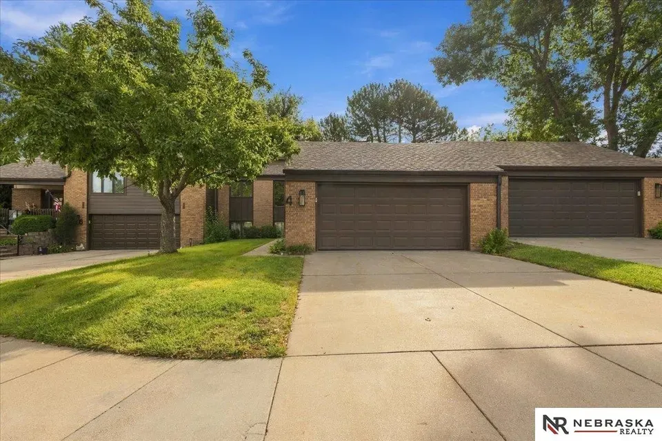 2 Bed 2 Bath Established Multi-Level Townhouse in Lincoln, NE - 1