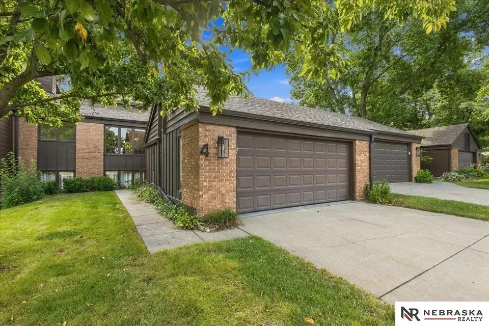 2 Bed 2 Bath Established Multi-Level Townhouse in Lincoln, NE - 3