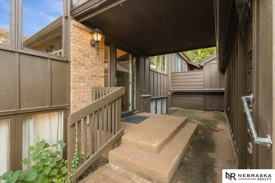 2 Bed 2 Bath Established Multi-Level Townhouse in Lincoln, NE - 4