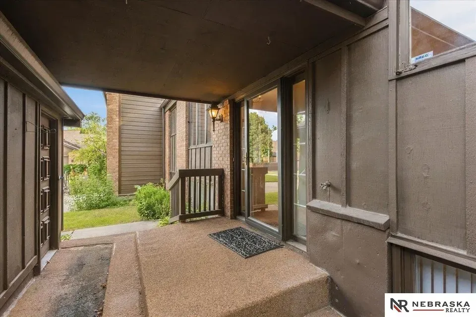 2 Bed 2 Bath Established Multi-Level Townhouse in Lincoln, NE - 5