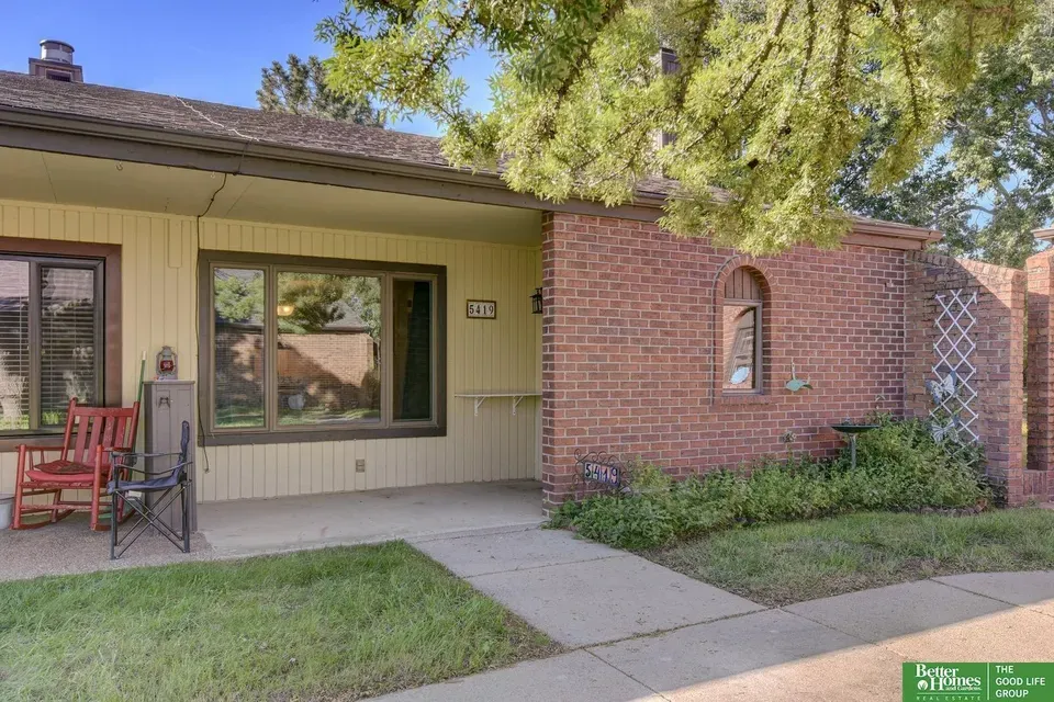 2 Bed 2 Bath Established Multi-Level Townhouse in Lincoln, NE - 1