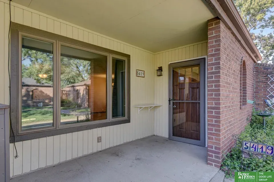 2 Bed 2 Bath Established Multi-Level Townhouse in Lincoln, NE - 3