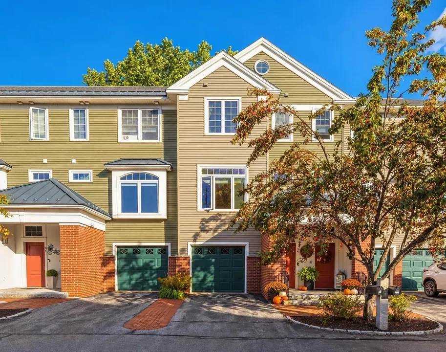 2 Bed 2 Bath Established Multi-Level Townhouse in Manchester, NH - 1