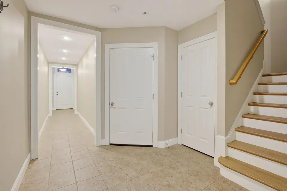 2 Bed 2 Bath Established Multi-Level Townhouse in Manchester, NH - 4