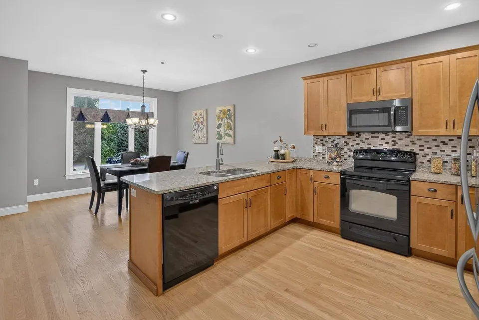 2 Bed 2 Bath Established Multi-Level Townhouse in Manchester, NH - 5