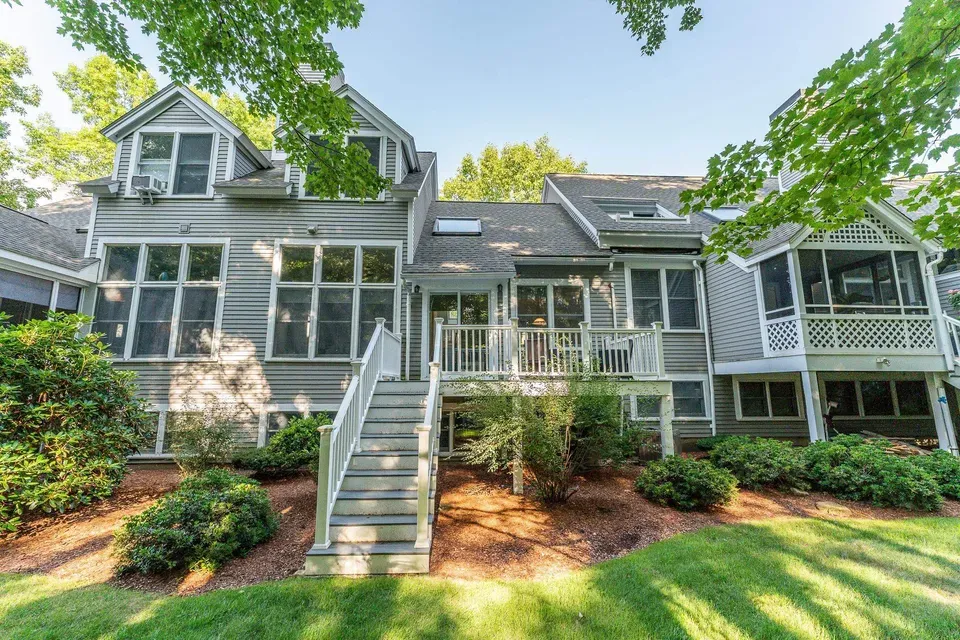 2 Bed 2 Bath Established Multi-Level Townhouse in Nashua, NH - 2