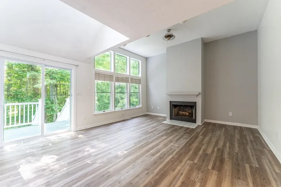 2 Bed 2 Bath Established Multi-Level Townhouse in Nashua, NH - 3