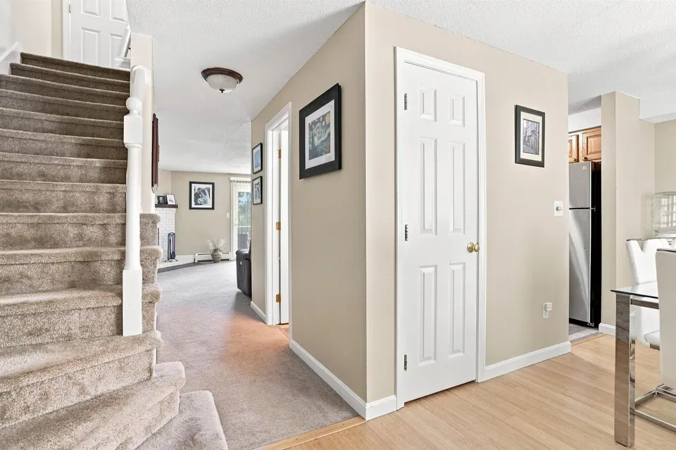 2 Bed 2 Bath Established Multi-Level Townhouse in Nashua, NH - 3