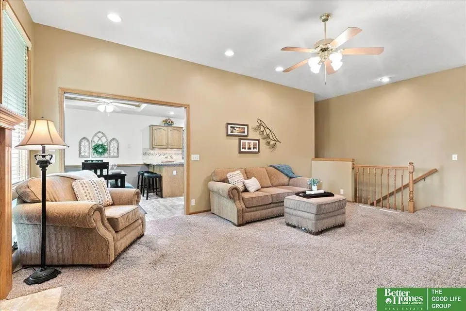 2 Bed 2 Bath Established Multi-Level Townhouse in Omaha, NE - 3