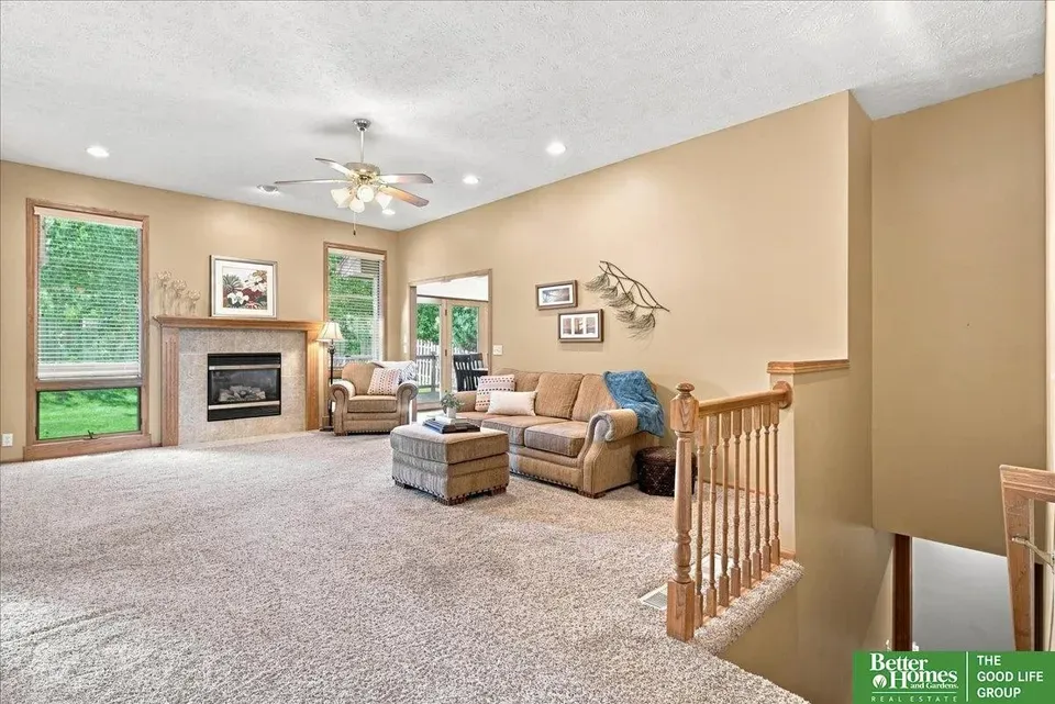 2 Bed 2 Bath Established Multi-Level Townhouse in Omaha, NE - 4