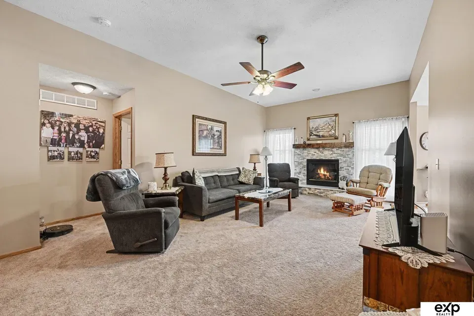 2 Bed 2 Bath Established Multi-Level Townhouse in Omaha, NE - 5