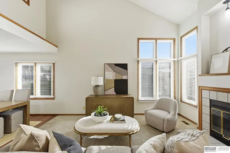 2 Bed 2 Bath Established Multi-Level Townhouse in Omaha, NE - 4