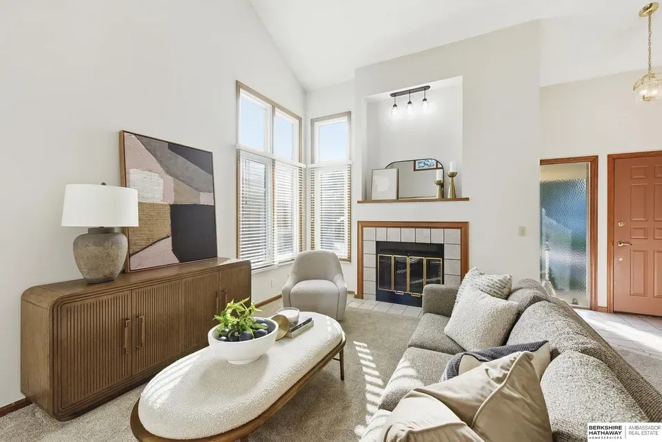 2 Bed 2 Bath Established Multi-Level Townhouse in Omaha, NE - 5