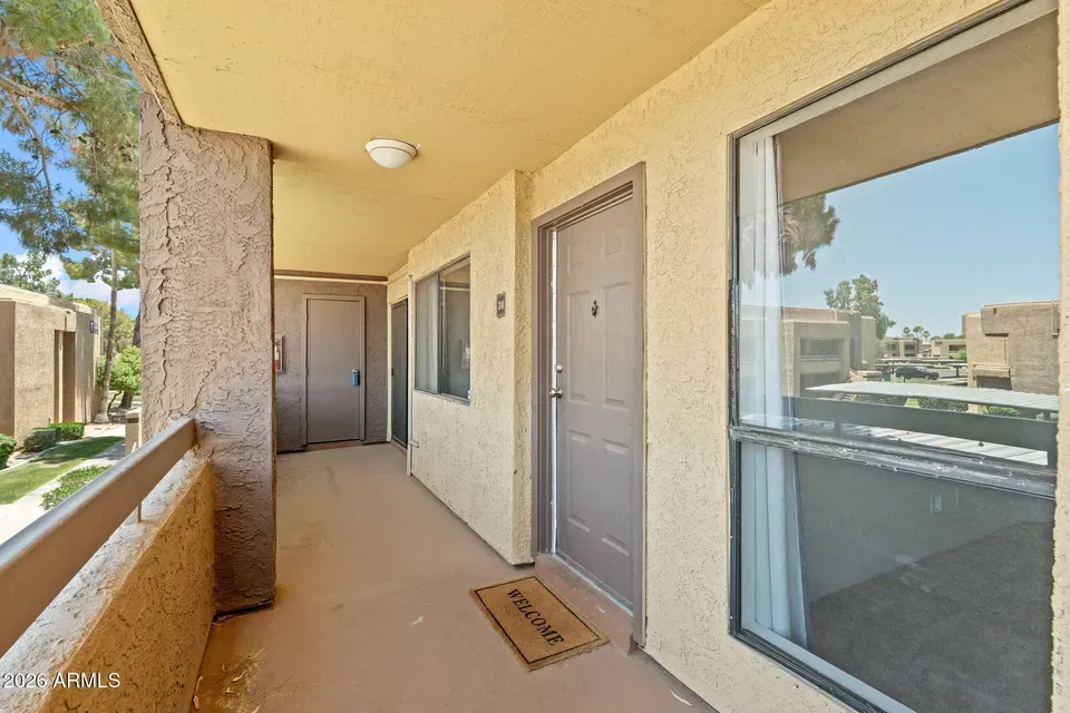 2 Bed 2 Bath Established Multi-Level Townhouse in Phoenix, AZ - 3