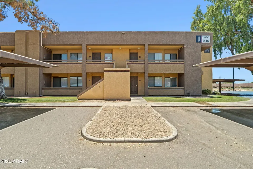 2 Bed 2 Bath Established Multi-Level Townhouse in Phoenix, AZ - 4