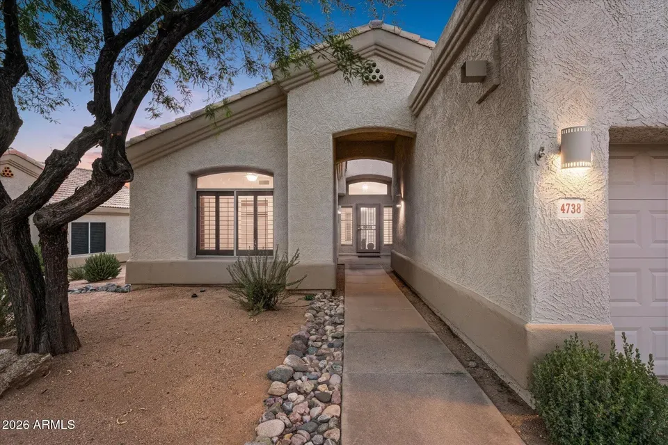 2 Bed 2 Bath Established Multi-Level Townhouse in Phoenix, AZ - 1
