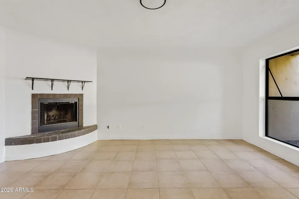 2 Bed 2 Bath Established Multi-Level Townhouse in Phoenix, AZ - 4