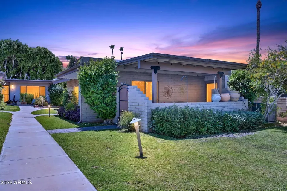 2 Bed 2 Bath Established Multi-Level Townhouse in Scottsdale, AZ