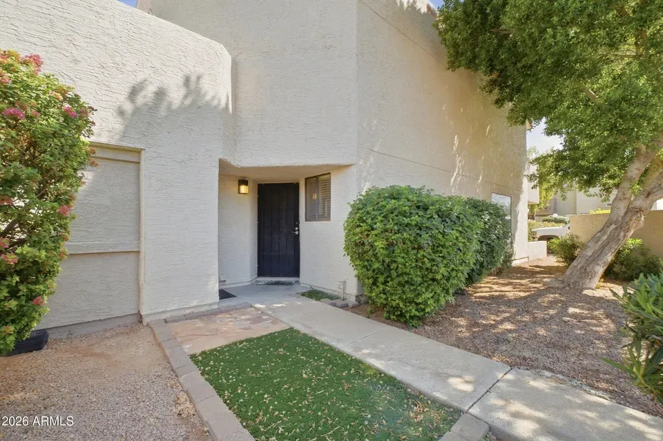 2 Bed 2 Bath Established Multi-Level Townhouse in Scottsdale, AZ - 1