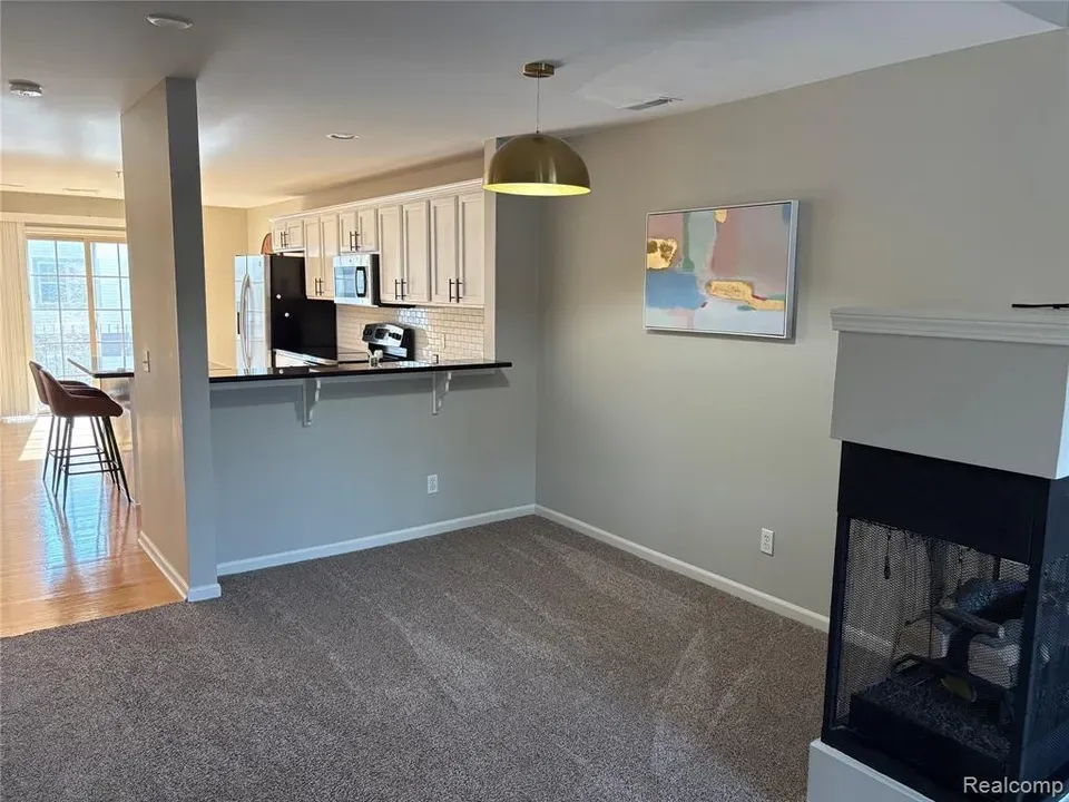 2 Bed 2 Bath Established Multi-Level Townhouse in Troy, MI - 4