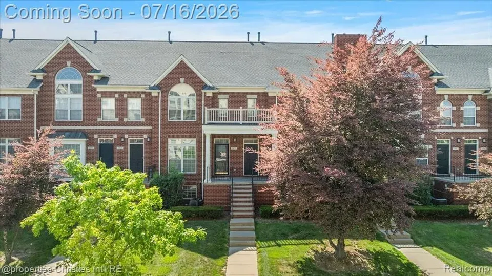 2 Bed 2 Bath Established Multi-Level Townhouse in Troy, MI - 3