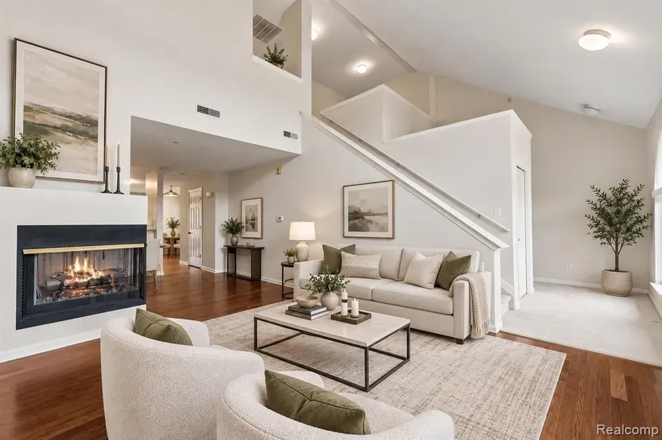 2 Bed 2 Bath Established Multi-Level Townhouse in Troy, MI - 3