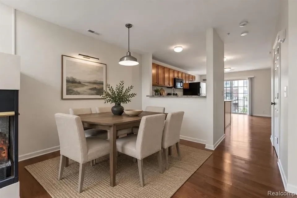 2 Bed 2 Bath Established Multi-Level Townhouse in Troy, MI - 4
