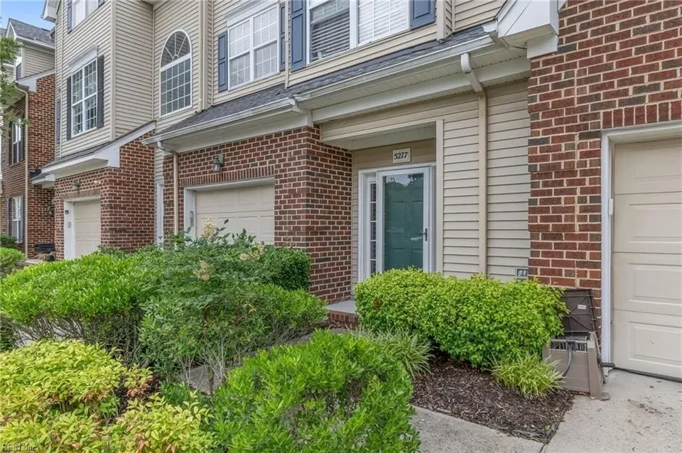 2 Bed 2 Bath Established Multi-Level Townhouse in Virginia Beach, VA