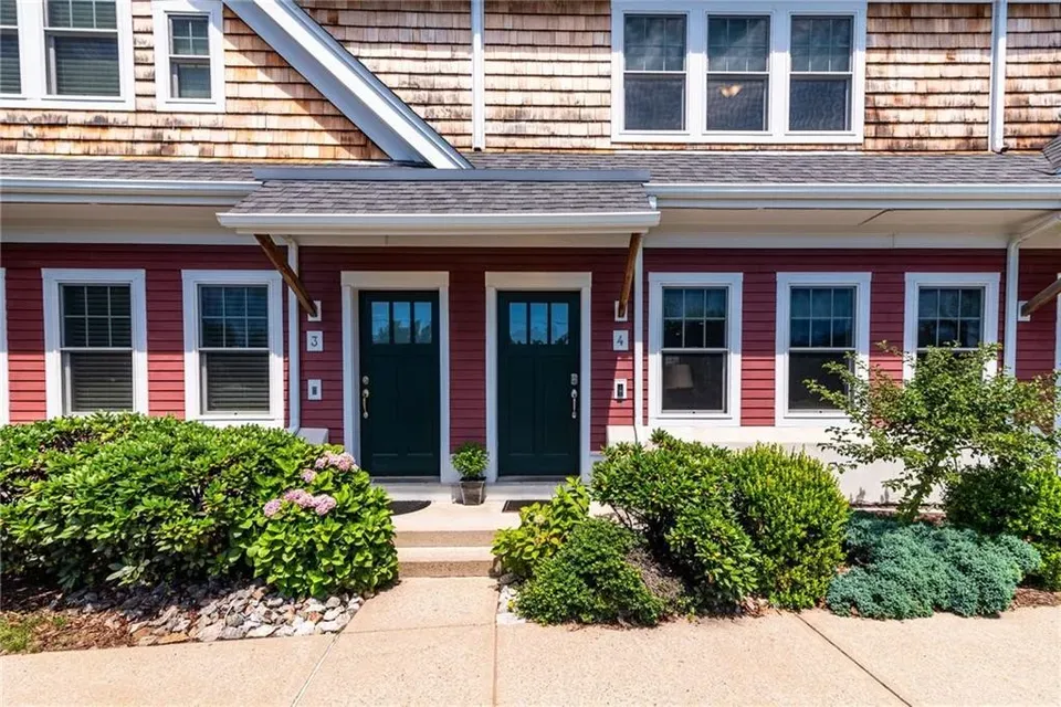 2 Bed 2 Bath Established Multi-Level Townhouse in Warwick, RI - 1