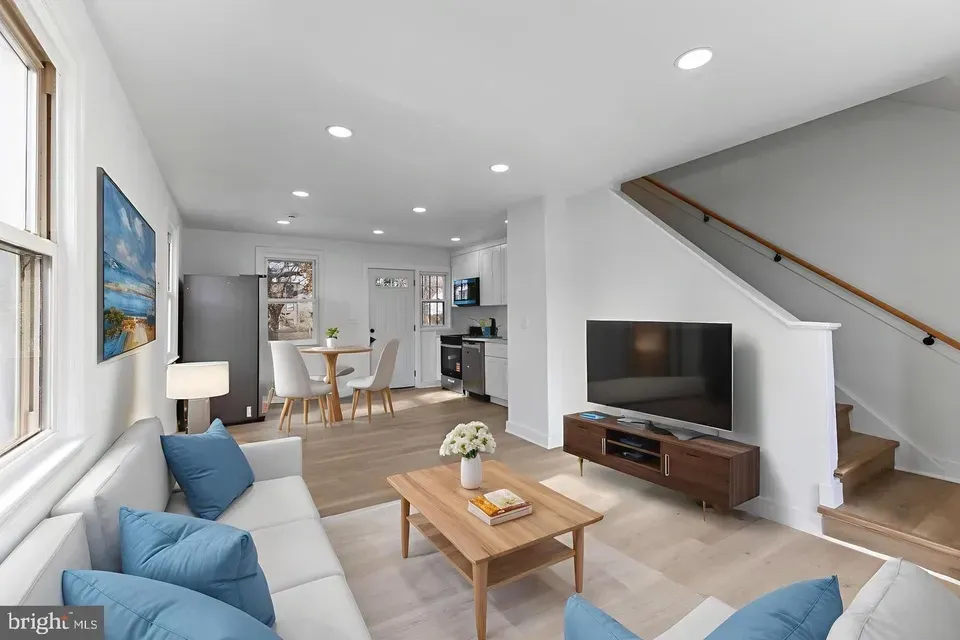 2 Bed 2 Bath Established Multi-Level Townhouse in Washington, DC - 5