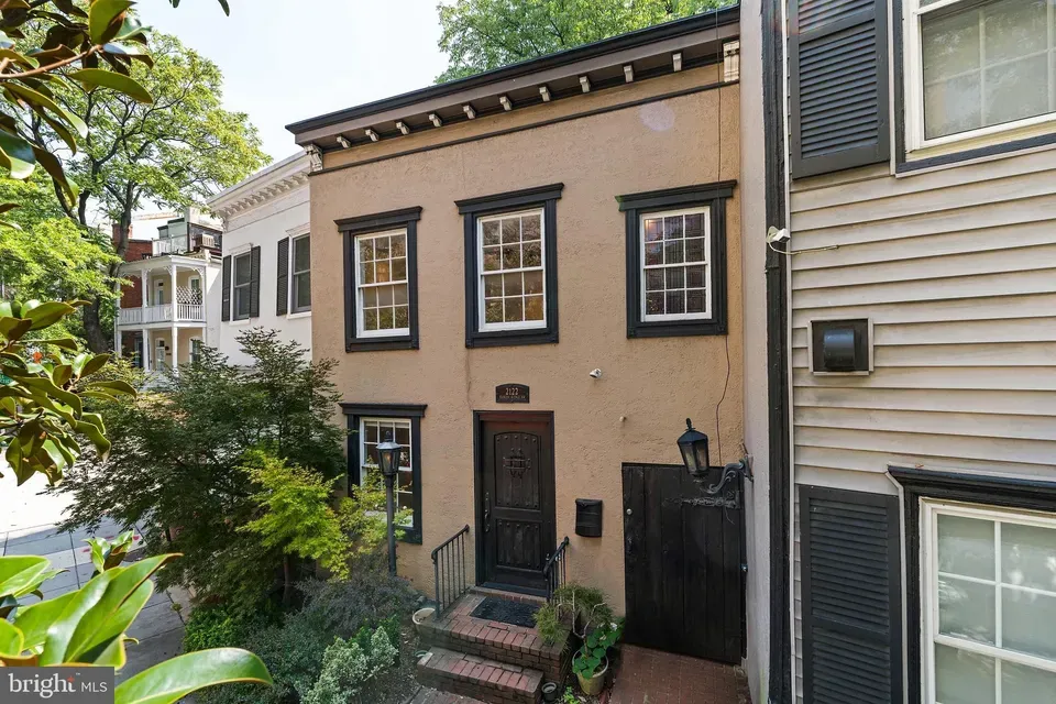 2 Bed 2 Bath Established Multi-Level Townhouse in Washington, DC - 1