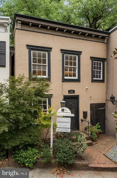 2 Bed 2 Bath Established Multi-Level Townhouse in Washington, DC - 2