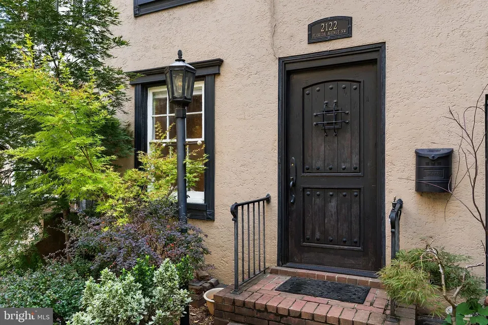 2 Bed 2 Bath Established Multi-Level Townhouse in Washington, DC - 4