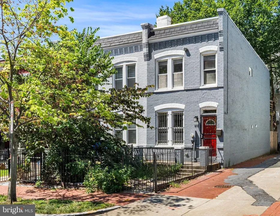 2 Bed 2 Bath Established Multi-Level Townhouse in Washington, DC - 1