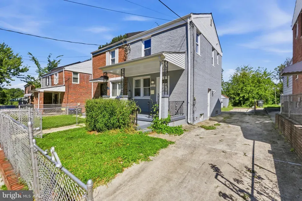 2 Bed 2 Bath Established Multi-Level Townhouse in Washington, DC - 2