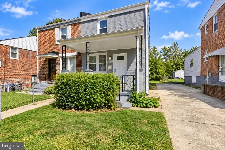 2 Bed 2 Bath Established Multi-Level Townhouse in Washington, DC - 3