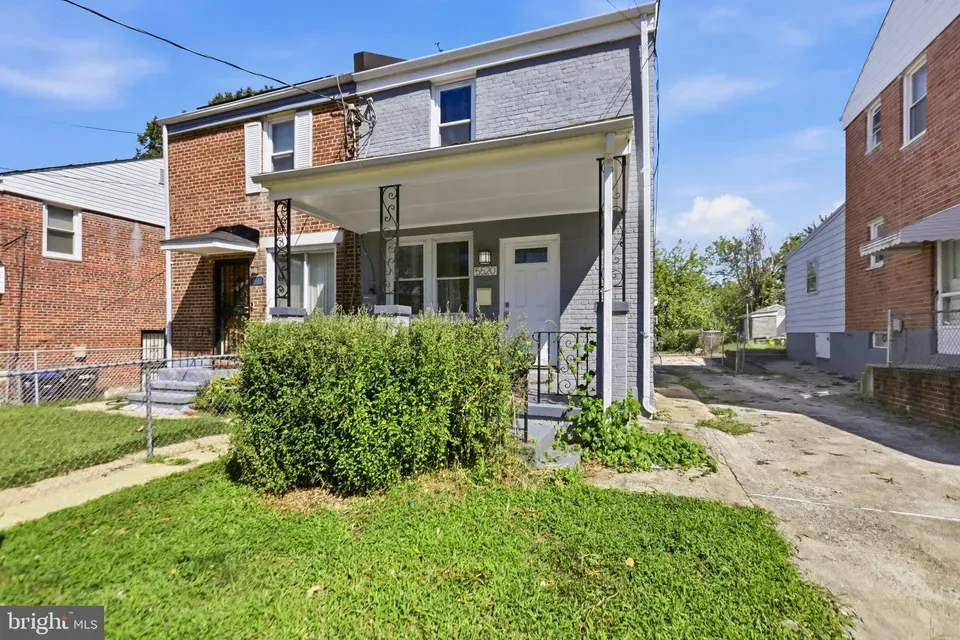 2 Bed 2 Bath Established Multi-Level Townhouse in Washington, DC - 4