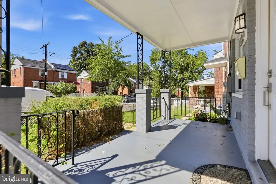 2 Bed 2 Bath Established Multi-Level Townhouse in Washington, DC - 5