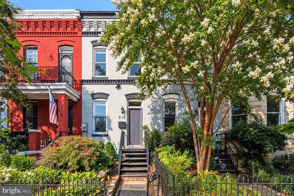 2 Bed 2 Bath Established Multi-Level Townhouse in Washington, DC - 4