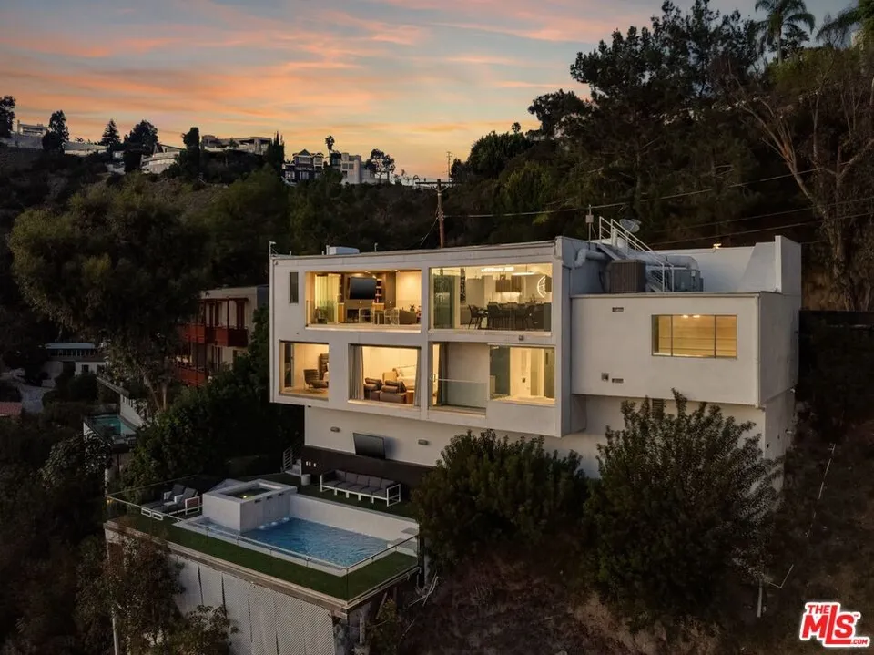 2 Bed 2 Bath Mediterranean Revival in Los Angeles, CA