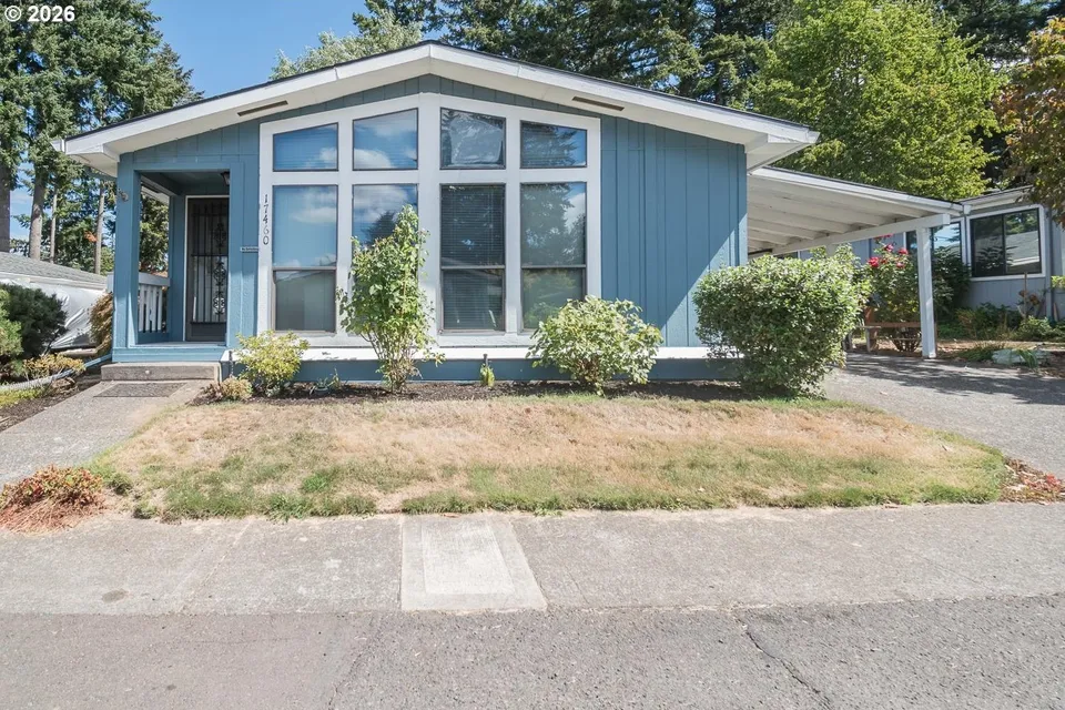 2 Bed 2 Bath Traditional Suburban Family Home in Portland, OR
