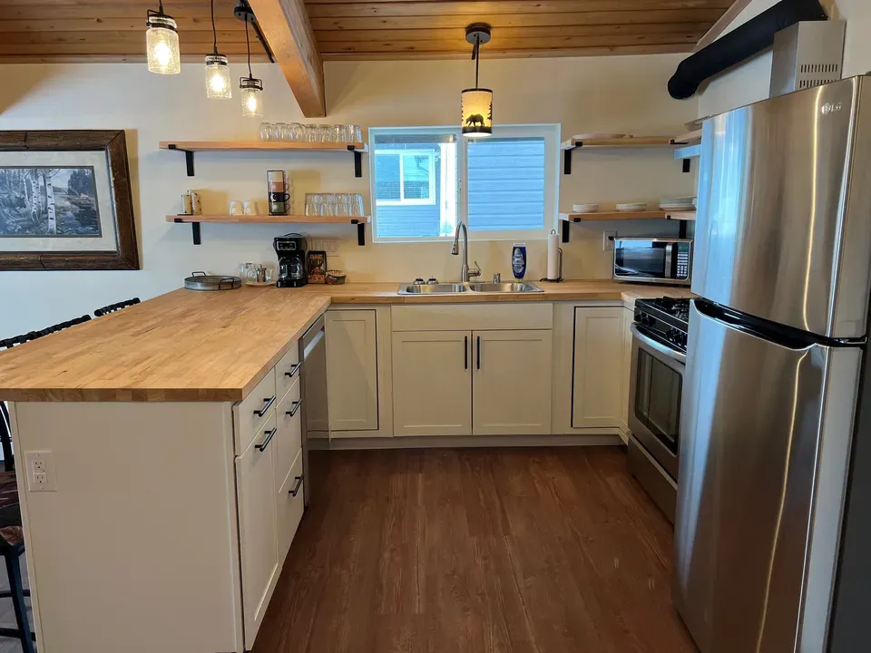 2 Bed 2 Bath Modern Contemporary Residence in Anchorage, AK - 3