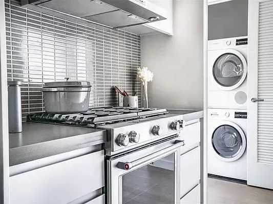 2 Bed 2 Bath Modern Contemporary Residence in Brooklyn, NY - 5