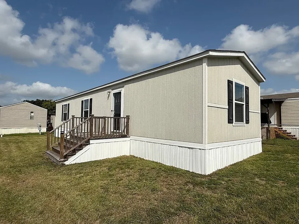 2 Bed 2 Bath Modern Contemporary Residence in College Station, TX - 1
