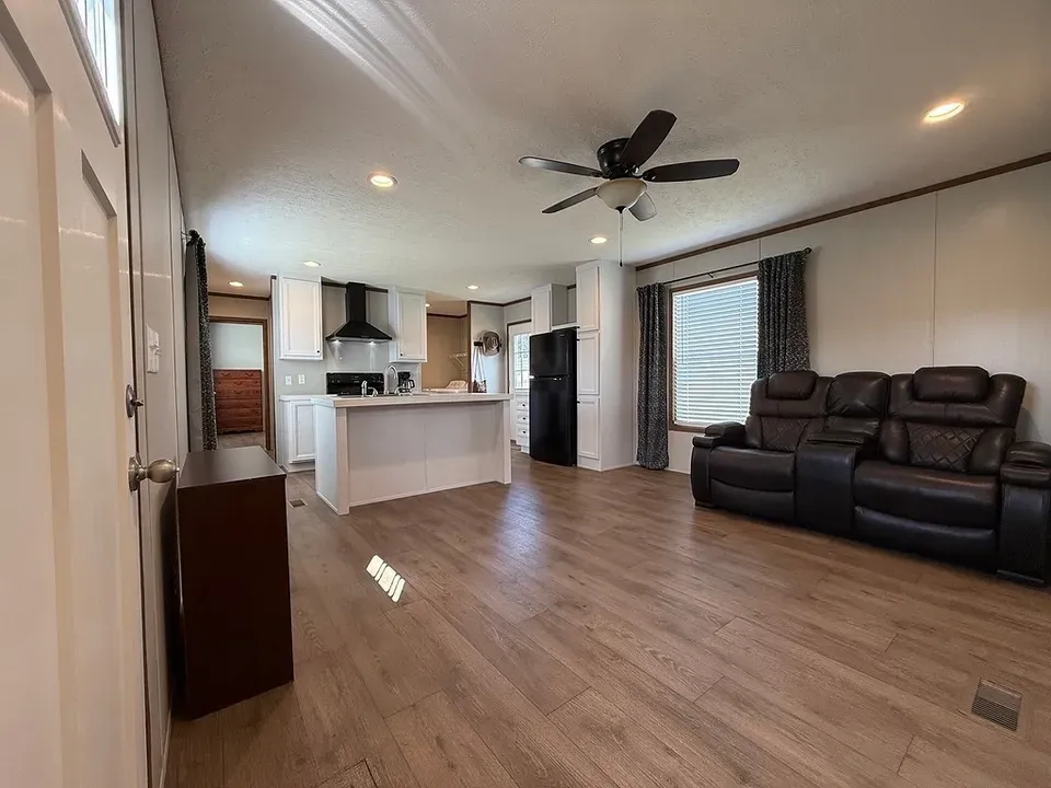 2 Bed 2 Bath Modern Contemporary Residence in College Station, TX - 4