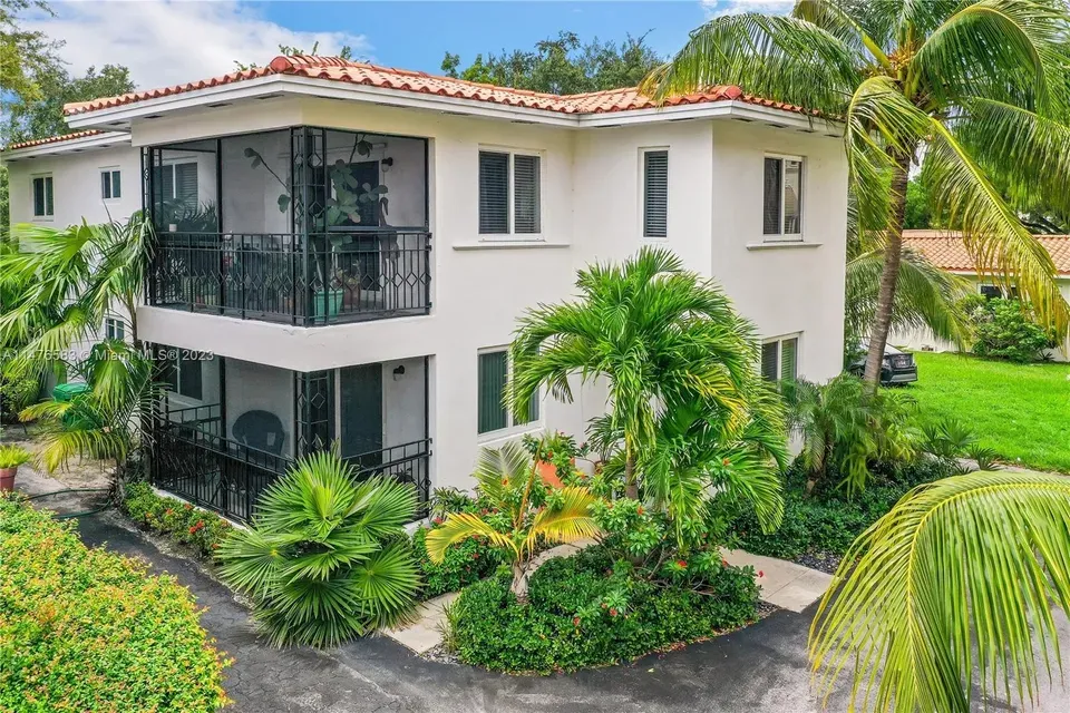 2 Bed 2 Bath Modern Contemporary Residence in Coral Gables, FL - 1